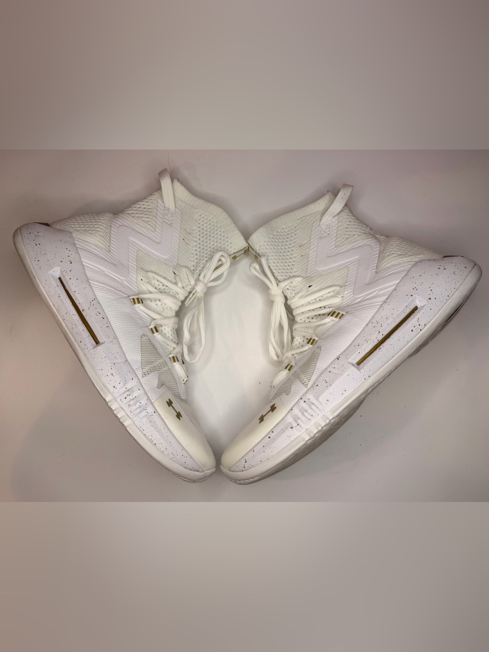 Under Armour Wmns Highlight Ace 2.0 'White Metallic Gold'-3021376 100, Size 10